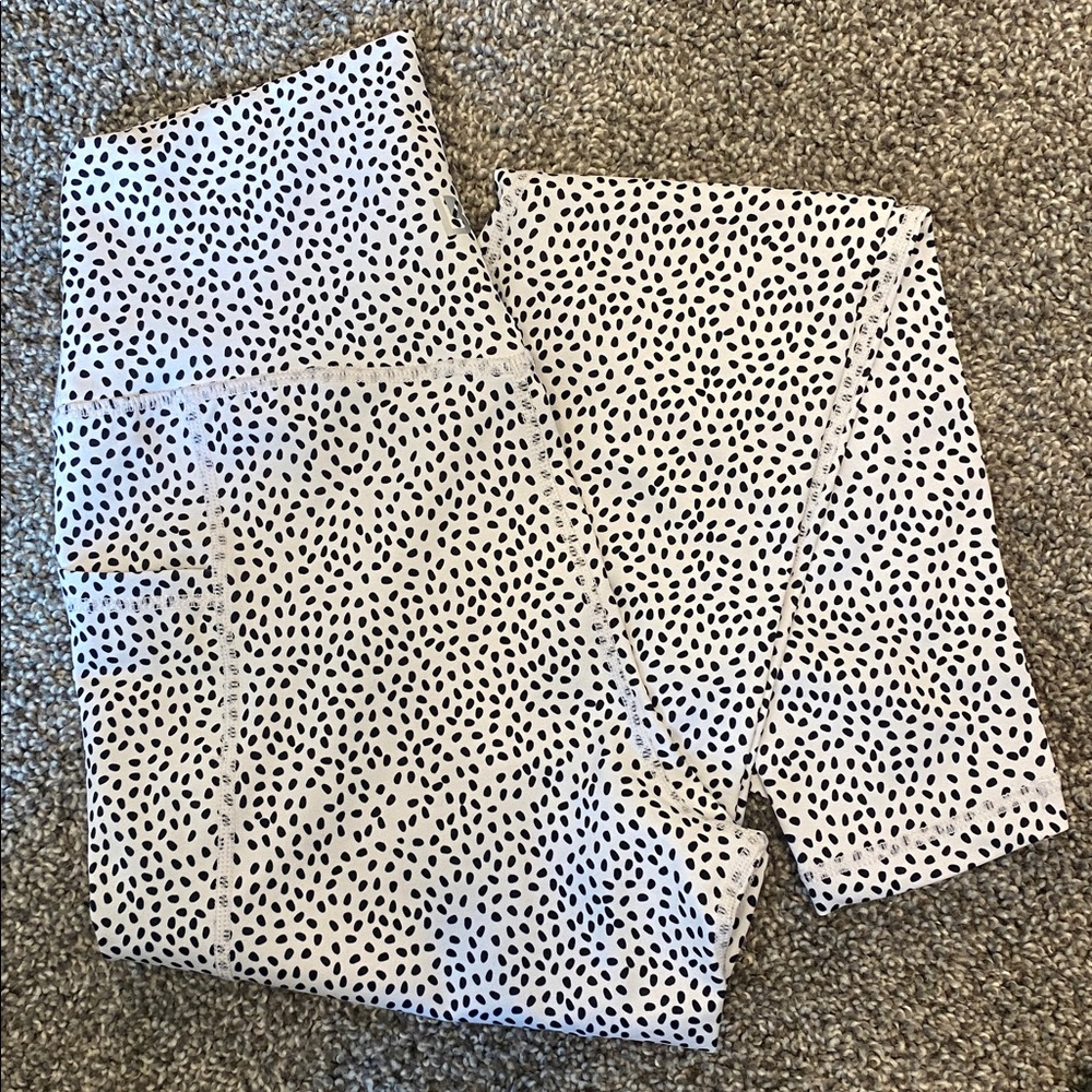 BuffBunny Rosa Pocket Legging- White Bossy Print - Picture 4 of 4
